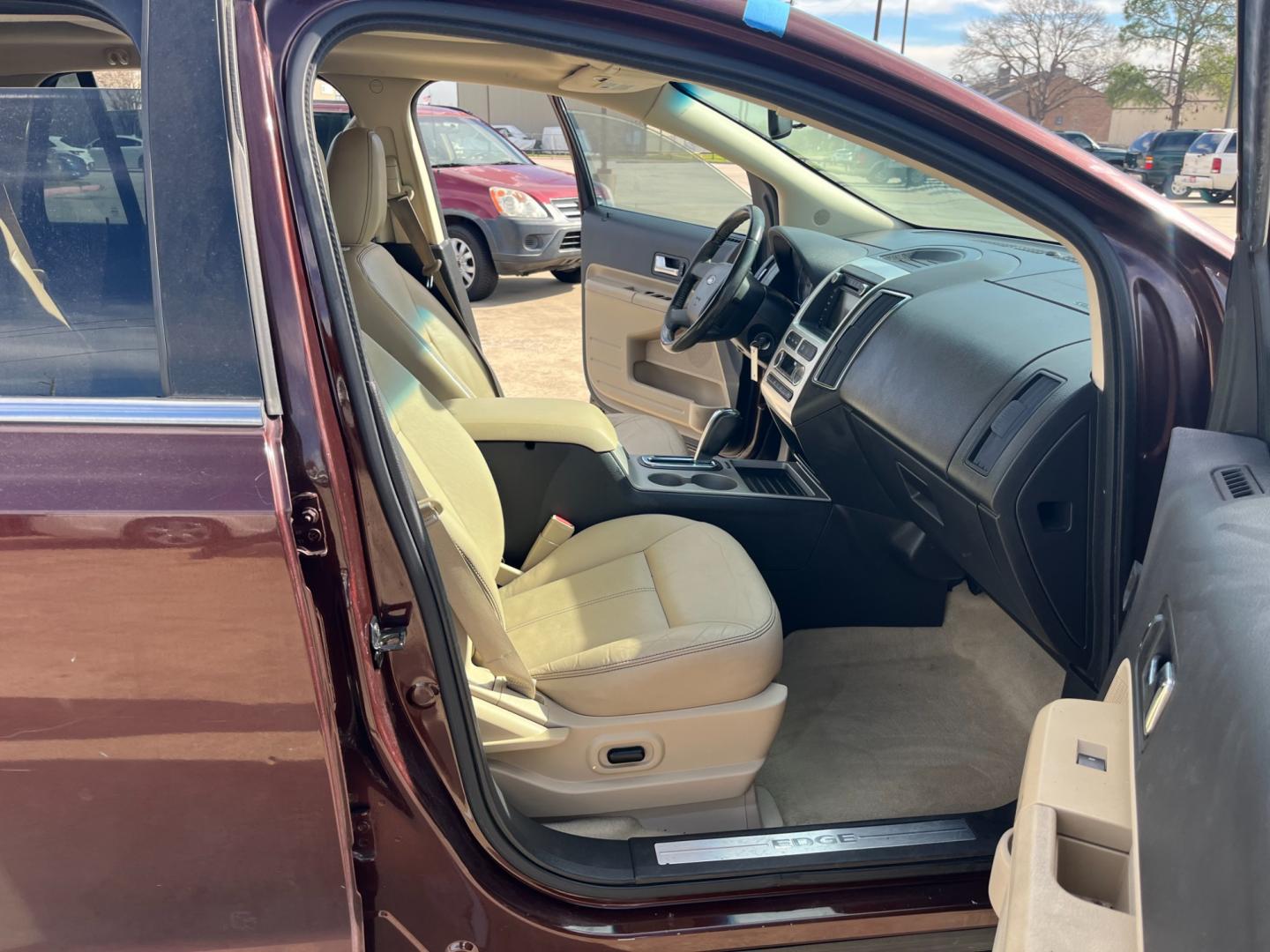 2009 BROWN /TAN Ford Edge (2FMDK39C09B) , Automatic transmission, located at 14700 Tomball Parkway 249, Houston, TX, 77086, (281) 444-2200, 29.928619, -95.504074 - Photo#11